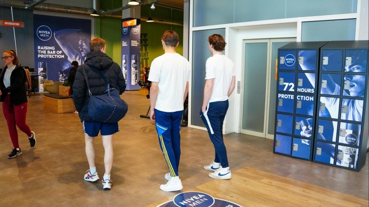 Nivea neemt via retail media de Basic-Fit-sportscholen in Nederland en België over